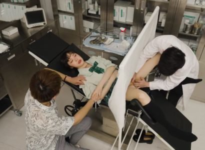 sex gd Chị gái dễ dãi cho em trai vạch lồn ra xem